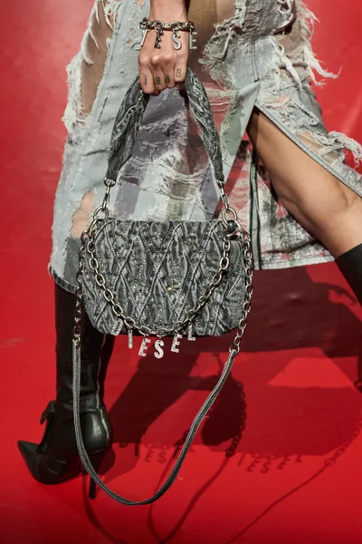 Look 25